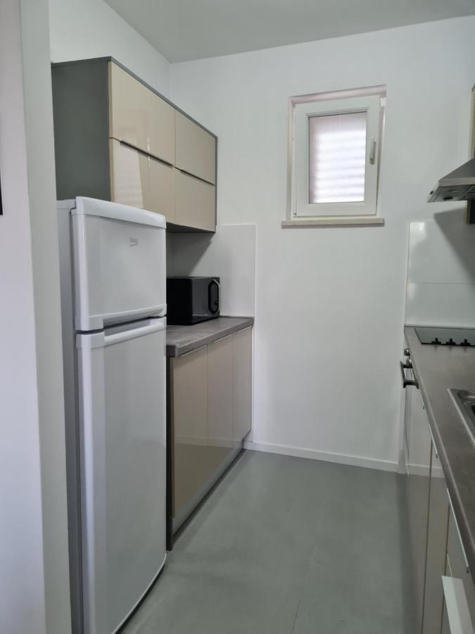 Apartment Gamma With Hydromassage Mini Pool Near Split Žrnovnica Εξωτερικό φωτογραφία