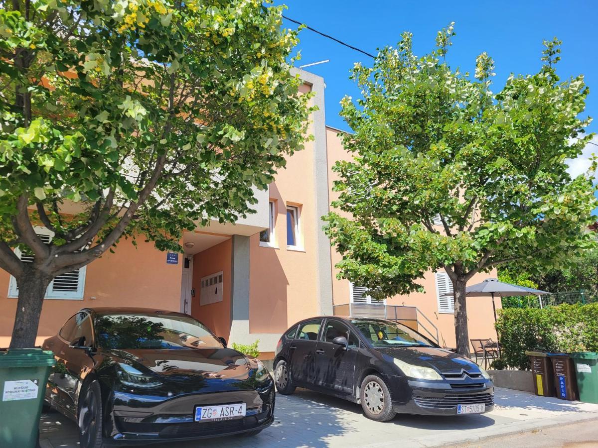 Apartment Gamma With Hydromassage Mini Pool Near Split Žrnovnica Εξωτερικό φωτογραφία