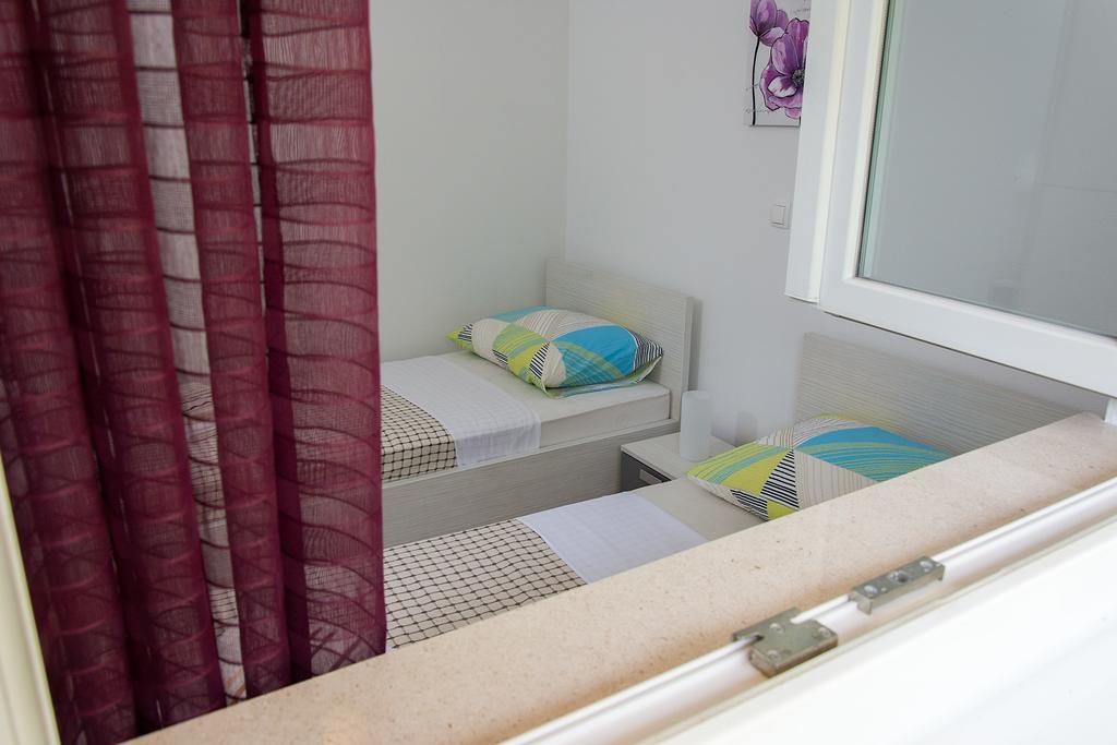 Apartment Gamma With Hydromassage Mini Pool Near Split Žrnovnica Εξωτερικό φωτογραφία