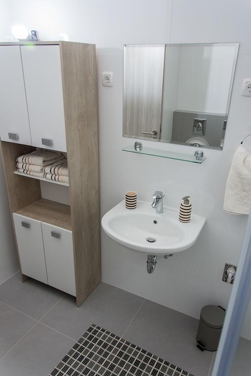 Apartment Gamma With Hydromassage Mini Pool Near Split Žrnovnica Εξωτερικό φωτογραφία