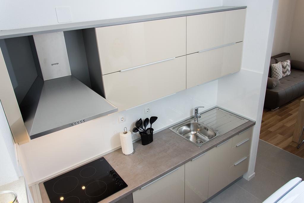 Apartment Gamma With Hydromassage Mini Pool Near Split Žrnovnica Εξωτερικό φωτογραφία