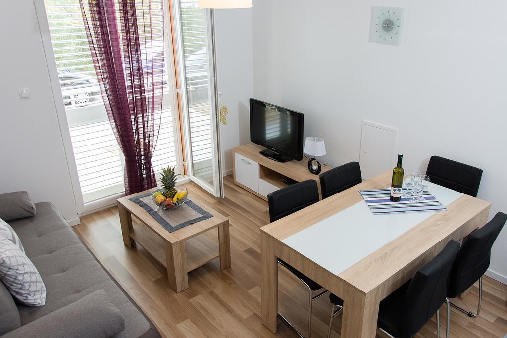Apartment Gamma With Hydromassage Mini Pool Near Split Žrnovnica Εξωτερικό φωτογραφία