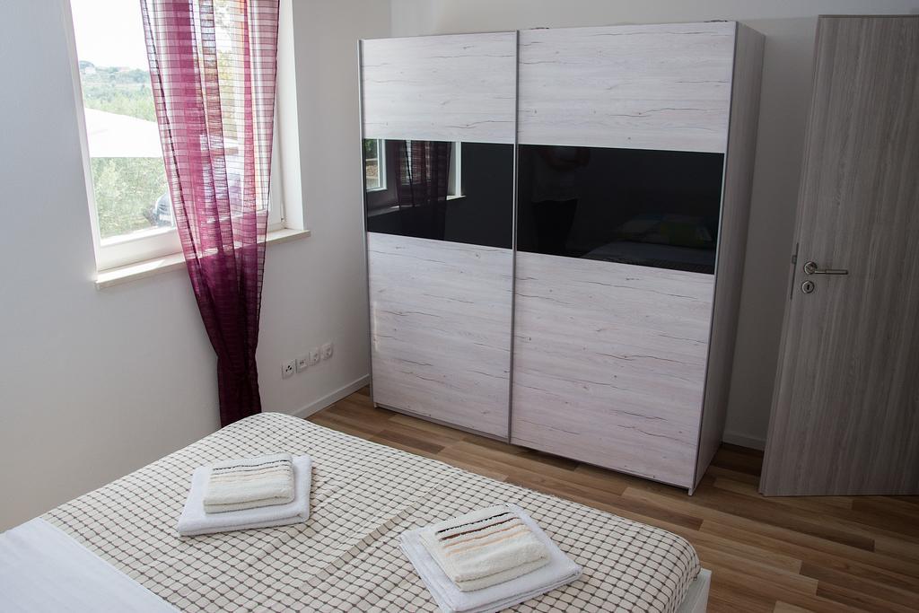Apartment Gamma With Hydromassage Mini Pool Near Split Žrnovnica Εξωτερικό φωτογραφία