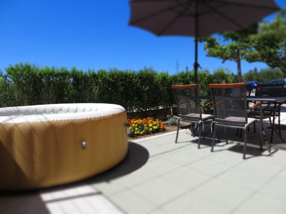 Apartment Gamma With Hydromassage Mini Pool Near Split Žrnovnica Εξωτερικό φωτογραφία