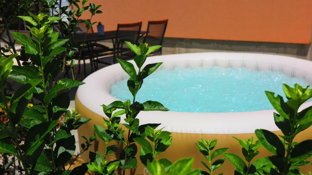 Apartment Gamma With Hydromassage Mini Pool Near Split Žrnovnica Εξωτερικό φωτογραφία