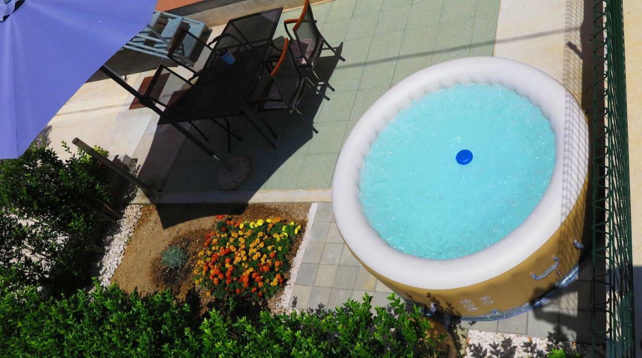 Apartment Gamma With Hydromassage Mini Pool Near Split Žrnovnica Εξωτερικό φωτογραφία